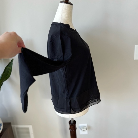 Lululemon 🍋 Relaxed Sole Training Long Sleeve Top Mesh Hem - Black - Picture 4 of 7